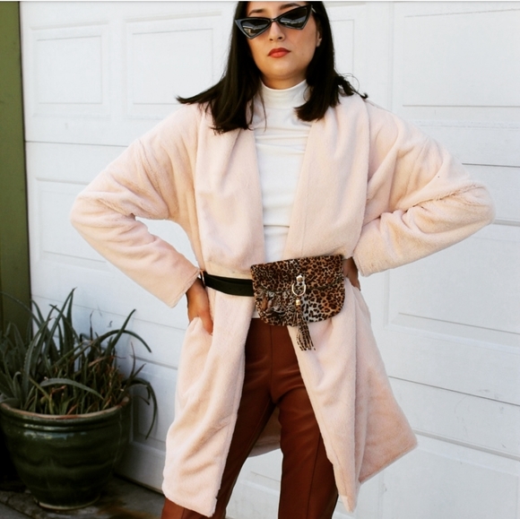 🆕️Winter Essentials //Fluffy blush coat - Picture 3 of 8